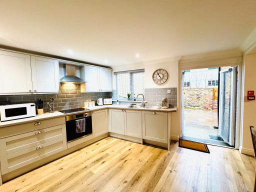 Central Ryde Retreat , Sleeps 6